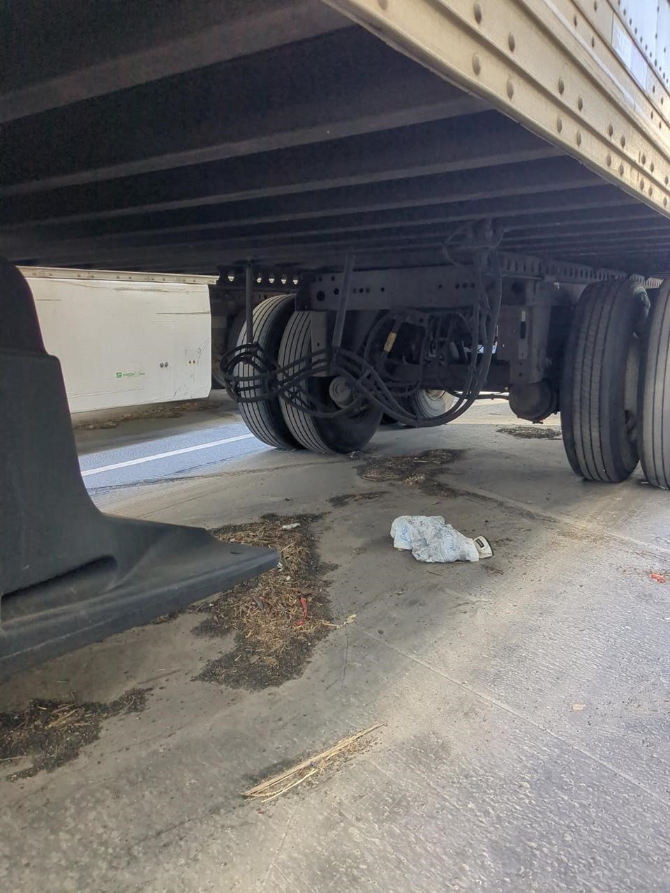 2016 HYUNDAI DRY VAN - image 3 of 5