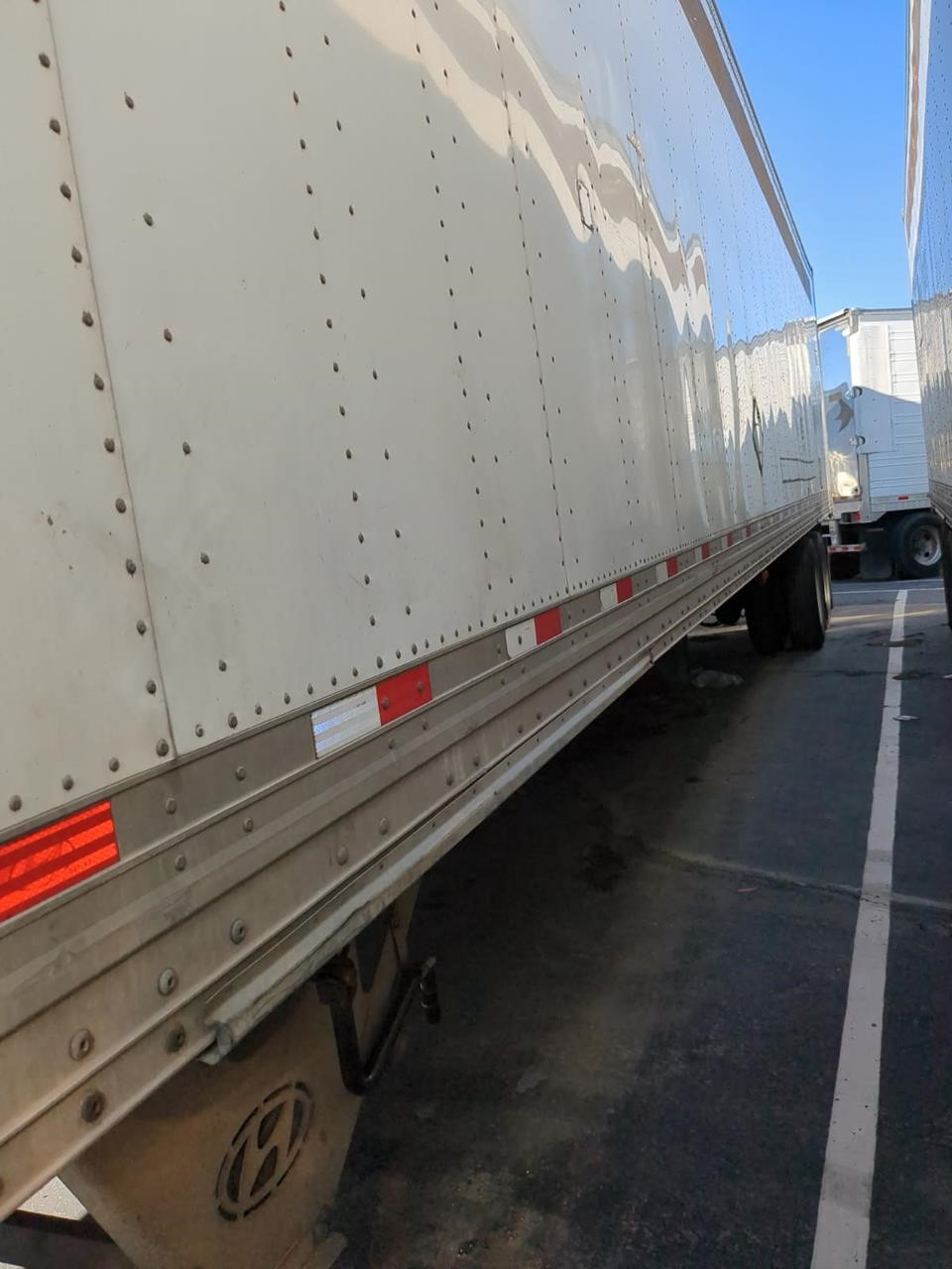 2016 HYUNDAI DRY VAN - image 4 of 5