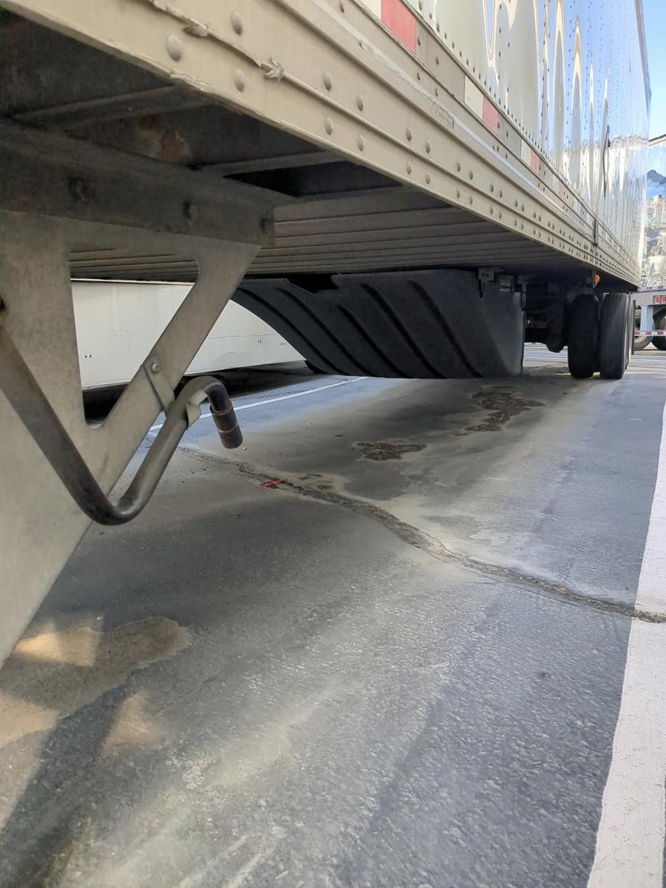 2016 HYUNDAI DRY VAN - image 3 of 4