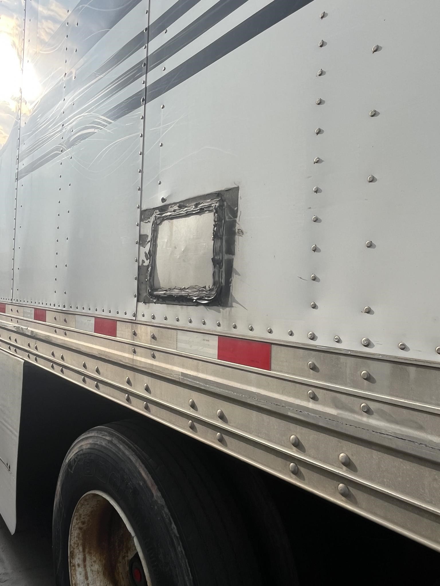 2016 HYUNDAI DRY VAN - image 3 of 6