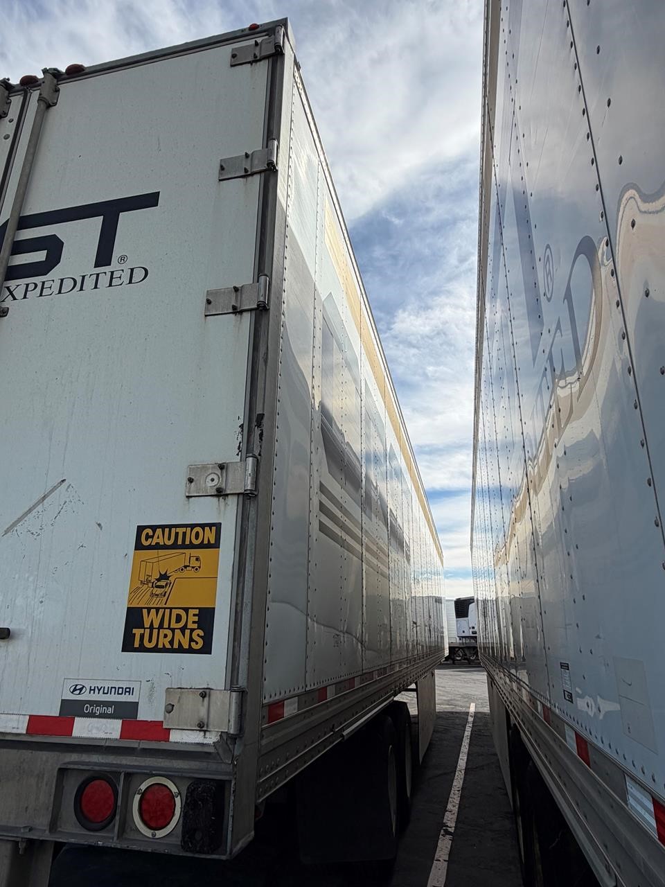 2016 HYUNDAI DRY VAN 2016 HYUNDAI DRY VAN - image 6 of 6