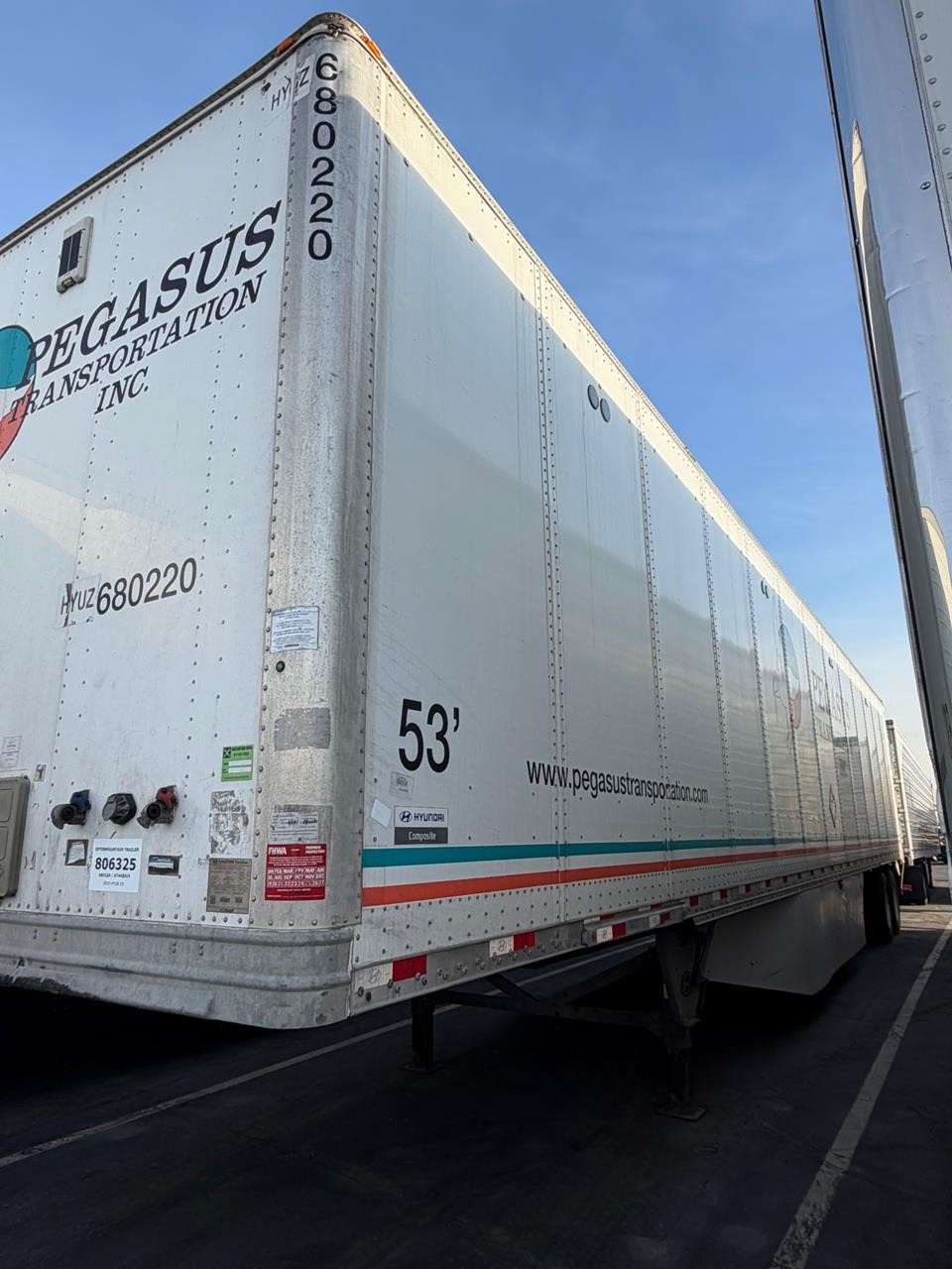 2019 HYUNDAI DRY VAN - image 2 of 6