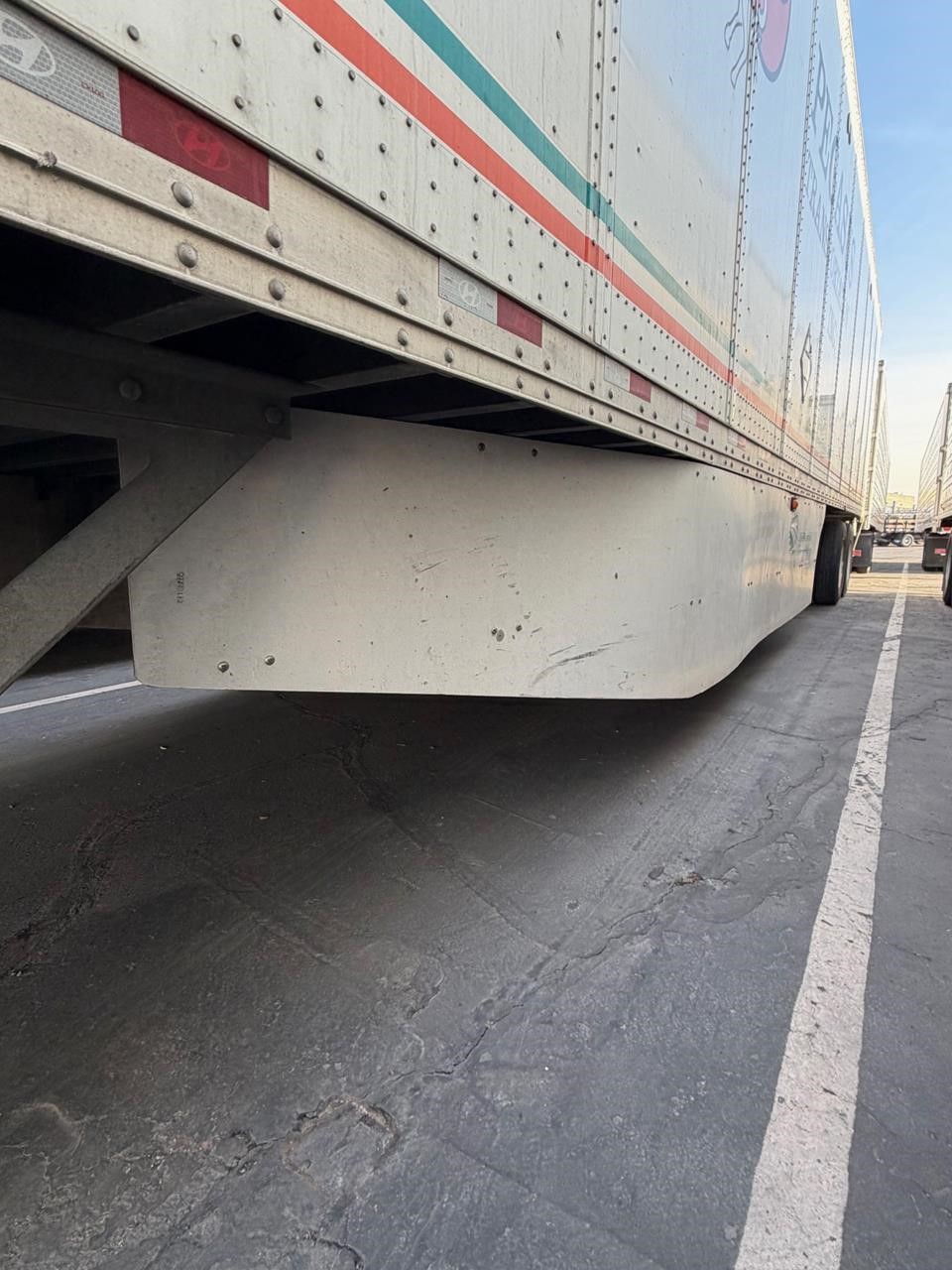 2019 HYUNDAI DRY VAN - image 3 of 6